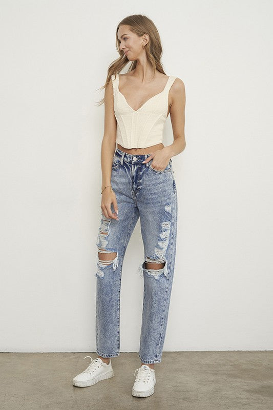 Slim Boyfriend Jeans: Effortlessly Cool with a Touch of Edge