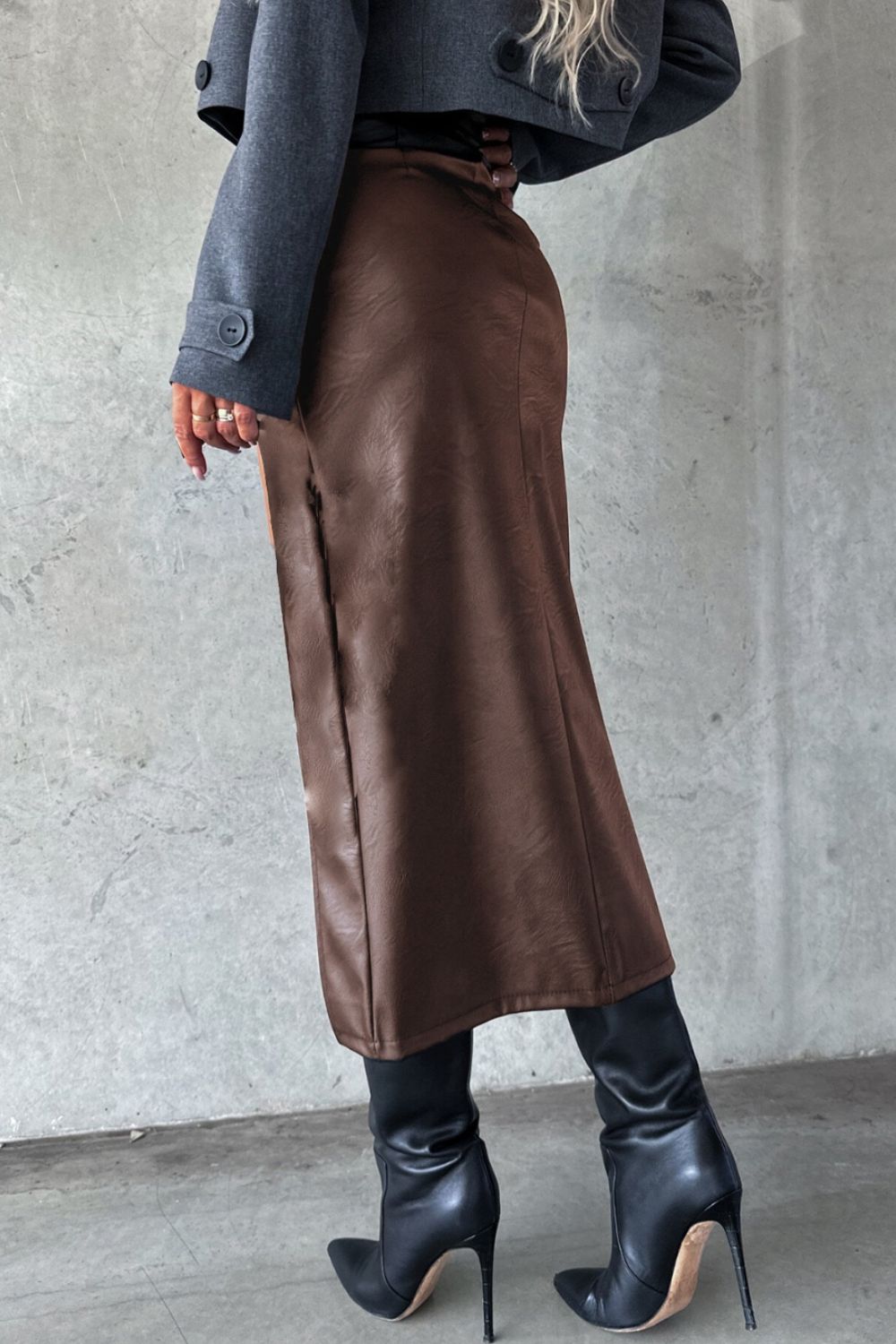 Stylish Slit Midi Skirt with Pockets – Function Meets Fashion