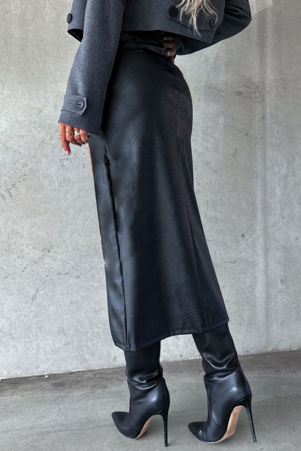 Stylish Slit Midi Skirt with Pockets – Function Meets Fashion