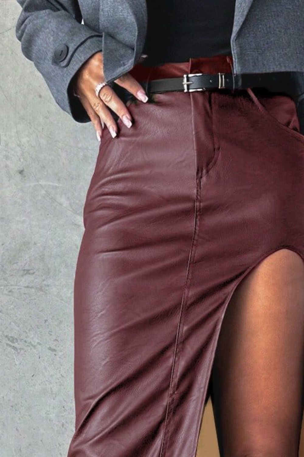 Stylish Slit Midi Skirt with Pockets – Function Meets Fashion